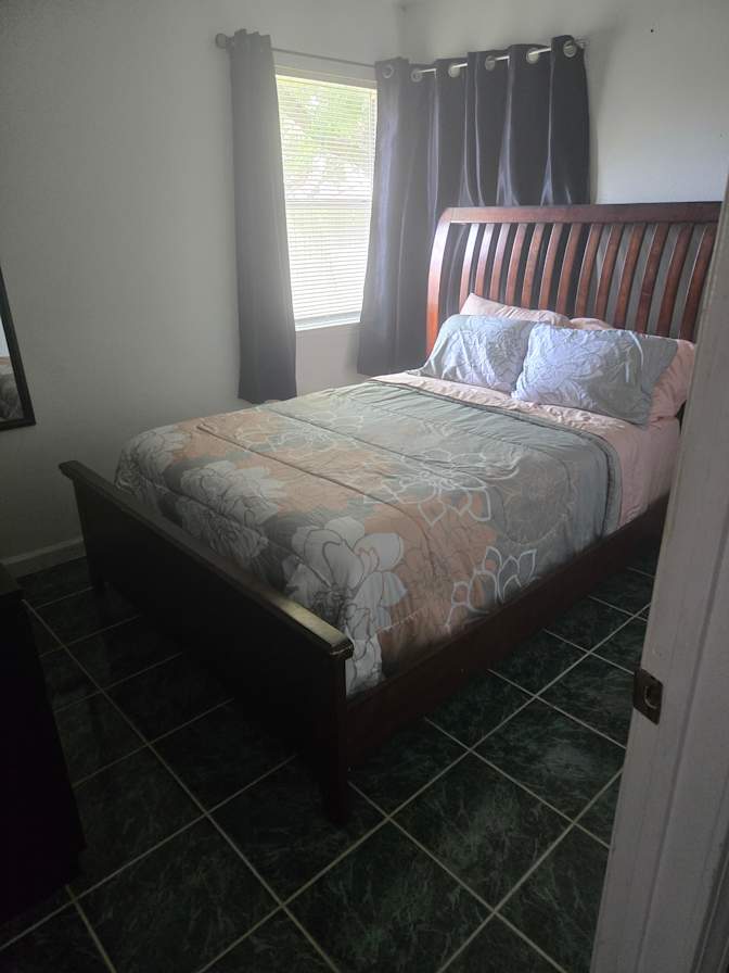 Marlon Bradshaw's room