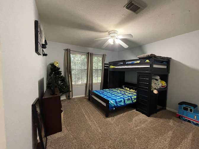 Roberto's room