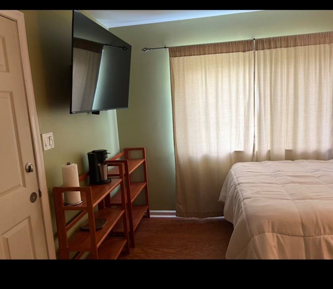 Fully Furnished's room