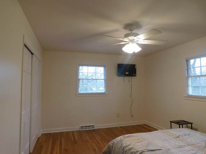 Carolina Realty Link's room