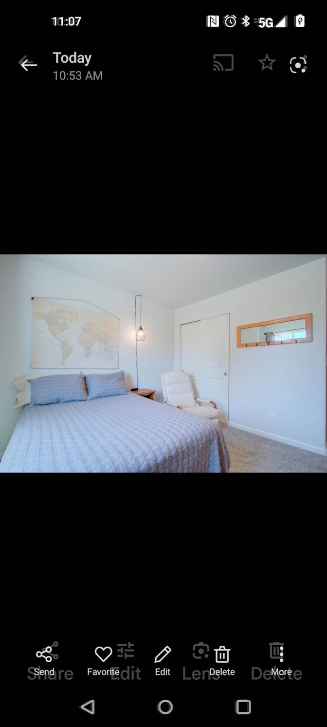Jessie James's room