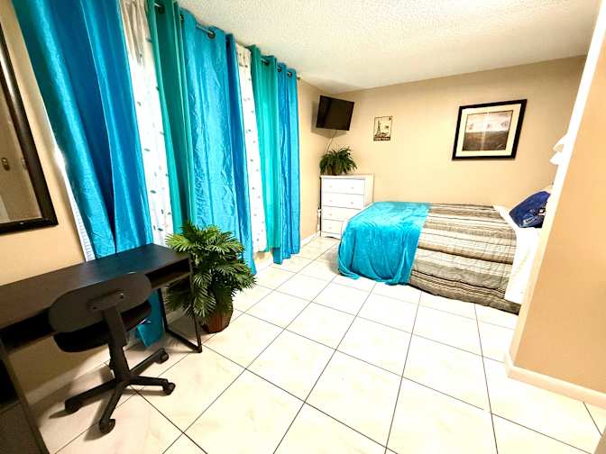 Shawn Harris's room