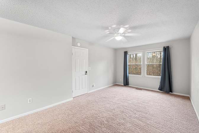 lifedoorrentals's room