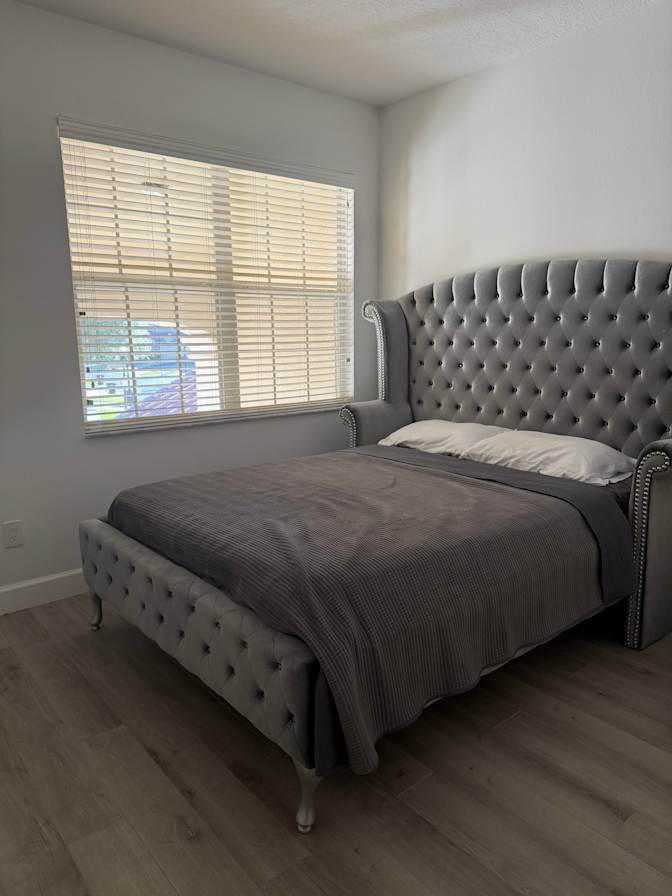 Bethza flores's room