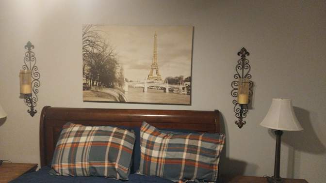 Luis's room
