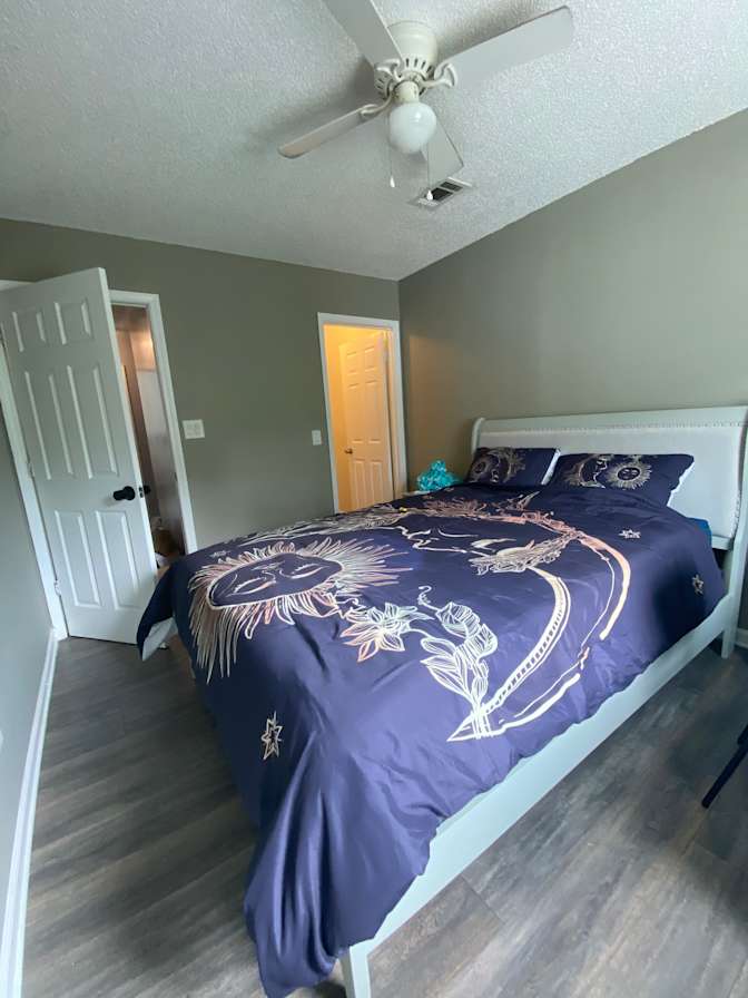 Jun's room