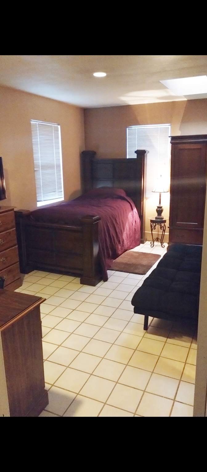 Juan carlos's room