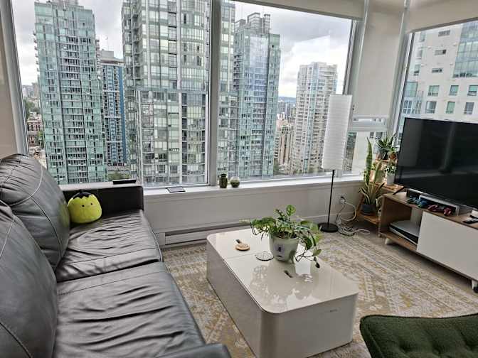 Tomer's room