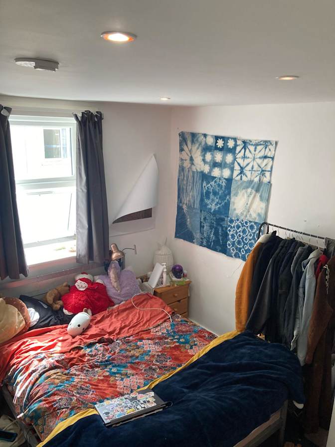 Eve's room