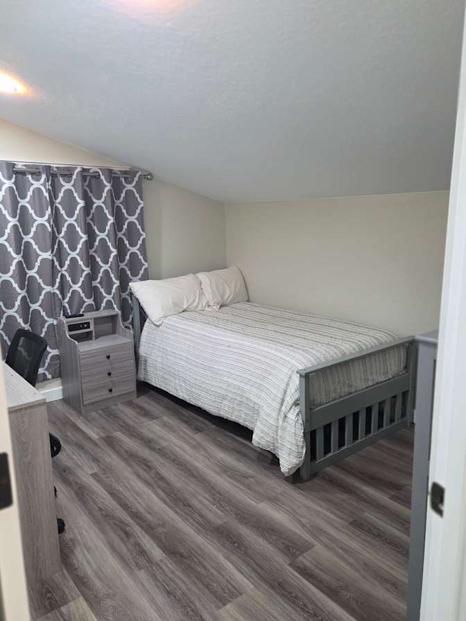 Dustin's room