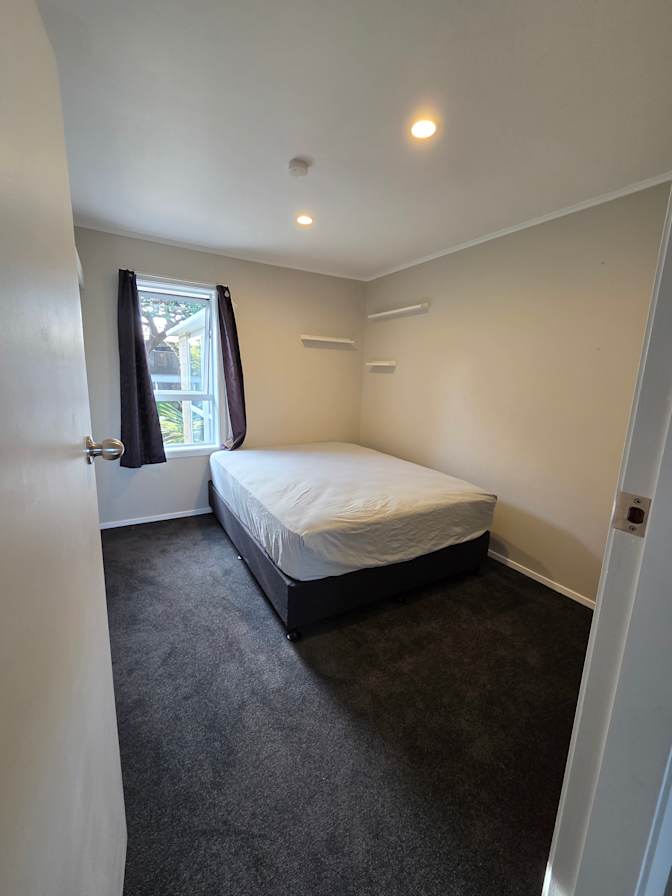 Shaleshni's room