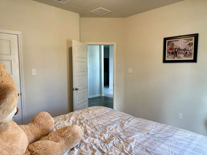 Phong's room