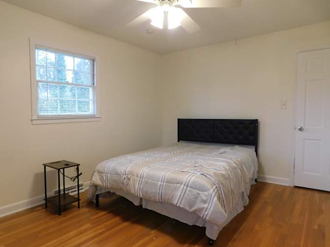 Carolina Realty Link's room