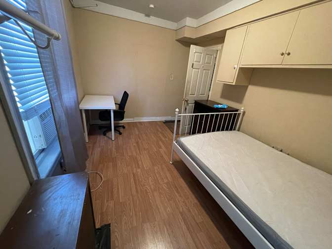Peng's room