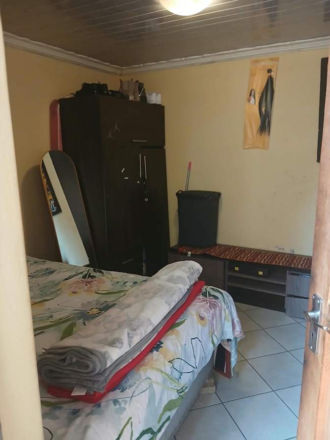 Dephney's room