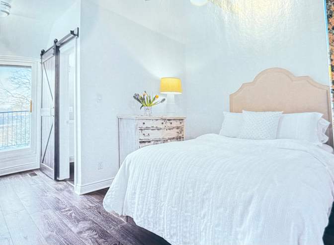 MIRIAM FOX's room