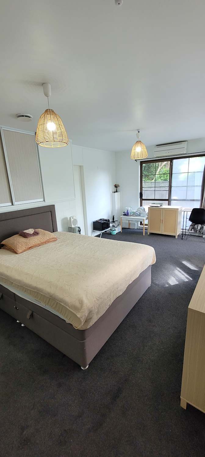 Ata Moradi's room