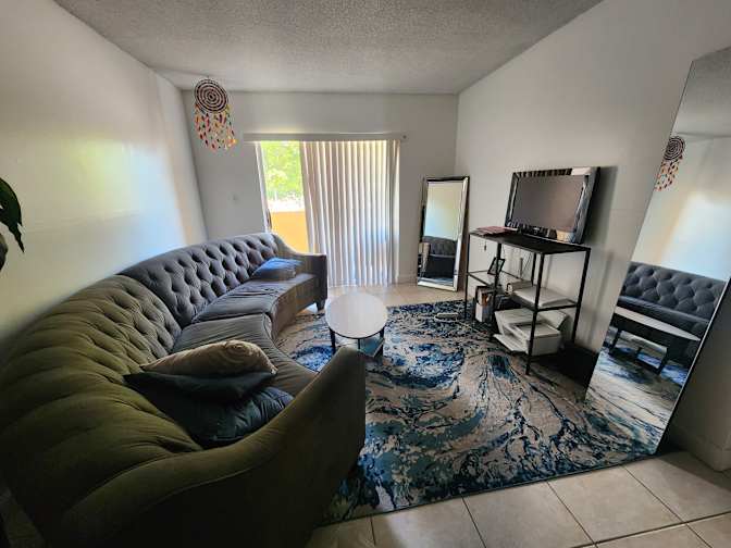 Carlos's room