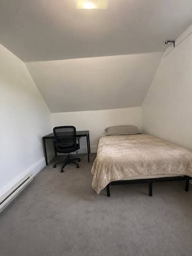 Issa's room