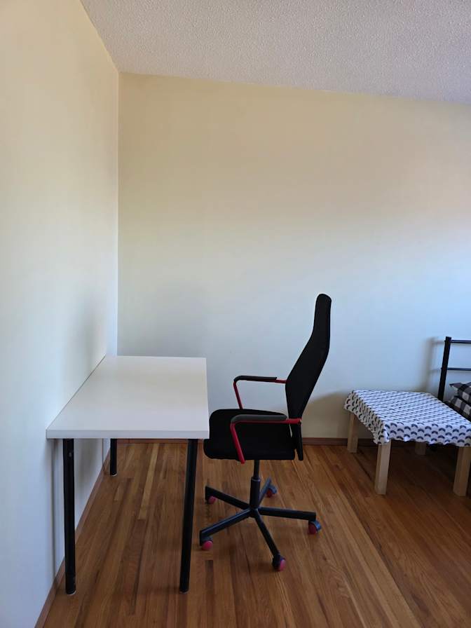 Forman Crescent's room