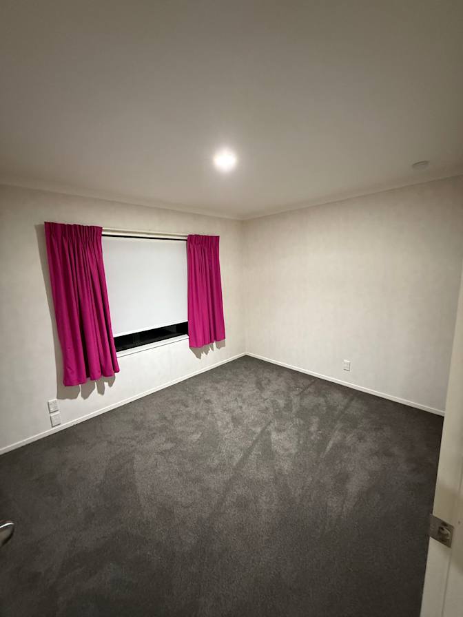 Komal's room