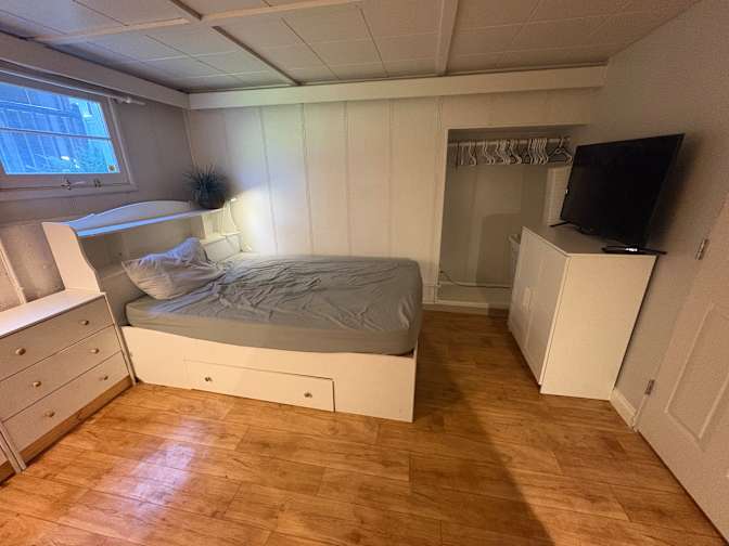 Hans's room
