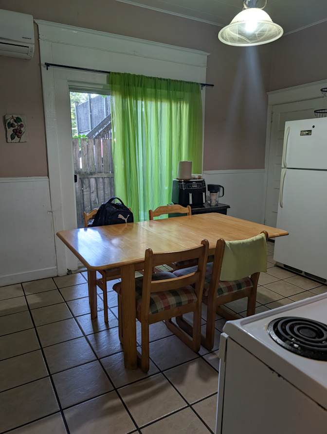 Yllor's room