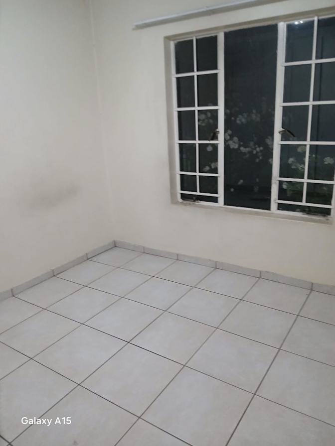 Chris Borerwe's room
