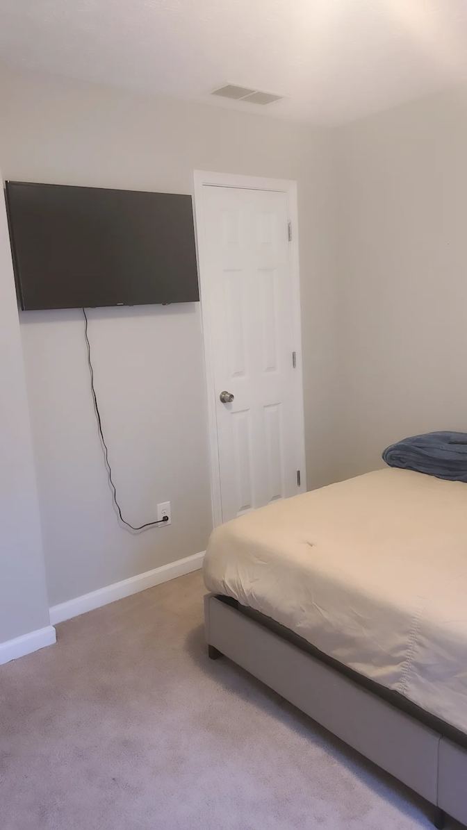 Aura's room