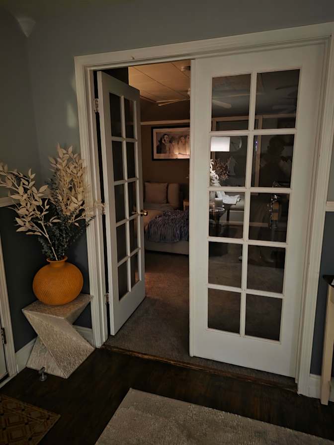 angel VALDEZ's room