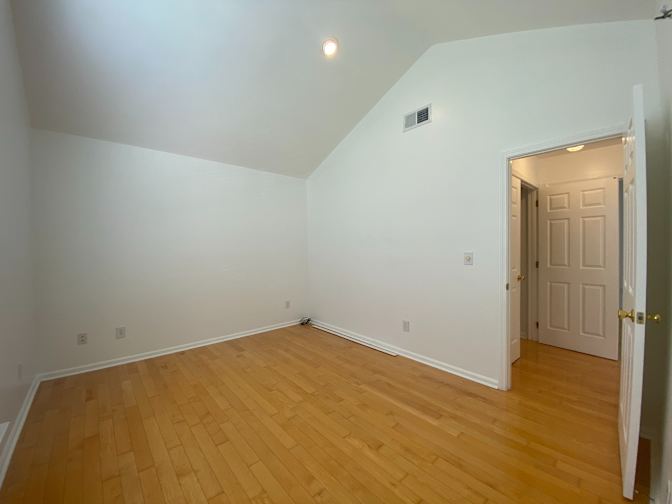Alcove Rooms's room