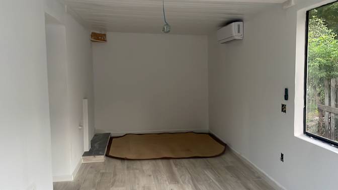 Tomas's room