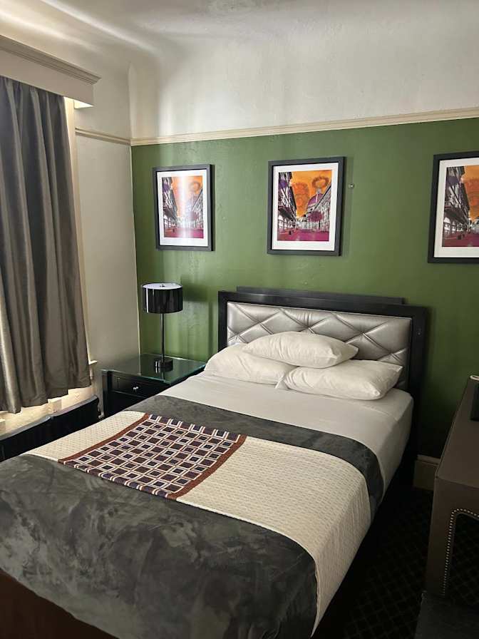Julia Va's room