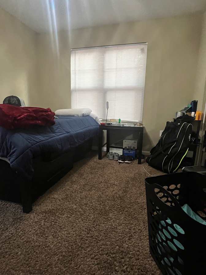 Luis's room
