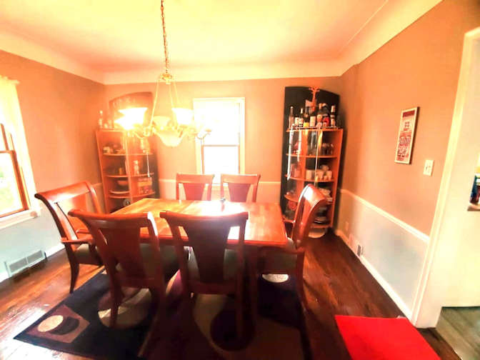 European Home - Roommate Needed's room