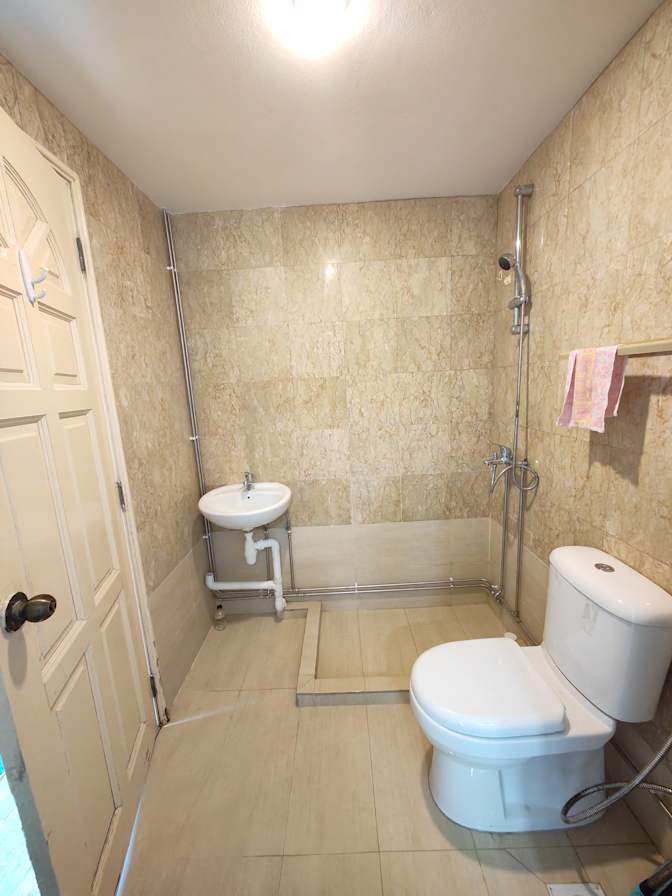 leong tie's room