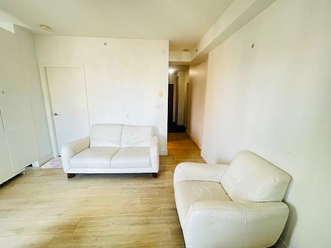 Lee's room