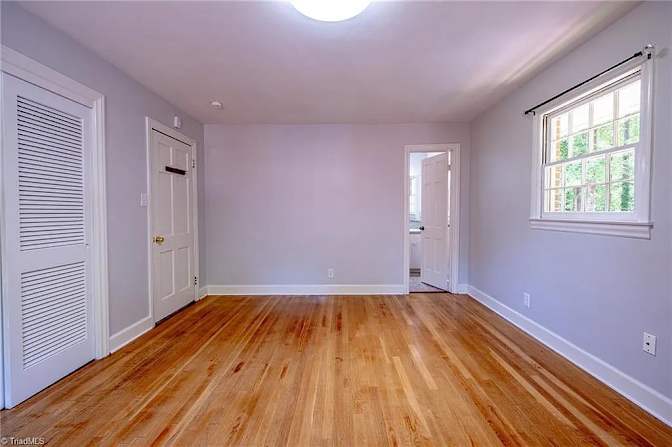 Alcove Rooms's room