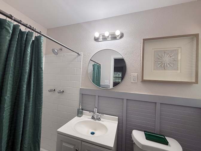 Alcove Rooms's room