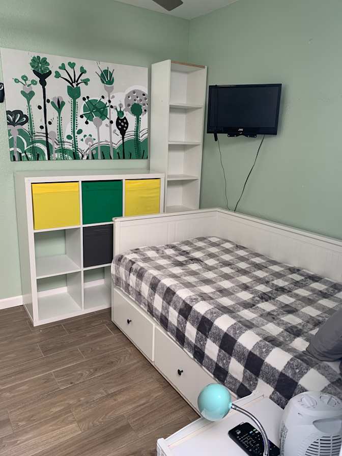 Travis Bloomfield's room