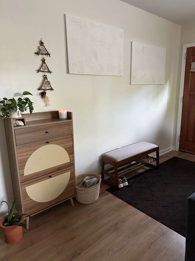 Dee's room