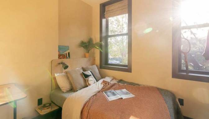 Room available in a shared house's room