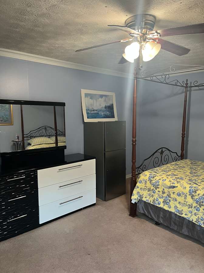 Topaz's room