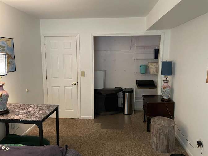 PRIVATE BEDROOM - Danbury - Connecticut - Office - Music - Craft Studio's room