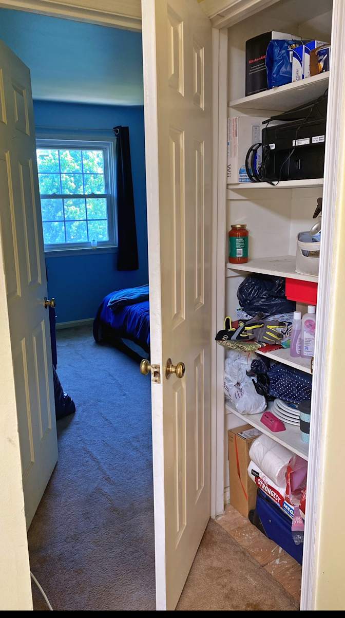 Luis's room
