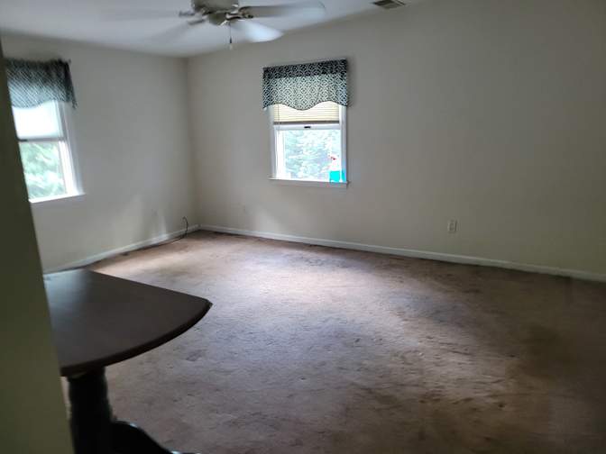 Between Newark - Wilmington Shared House's room