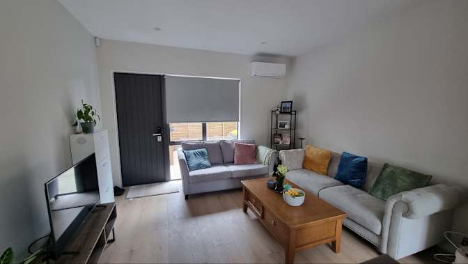Bita Pilzoor's room