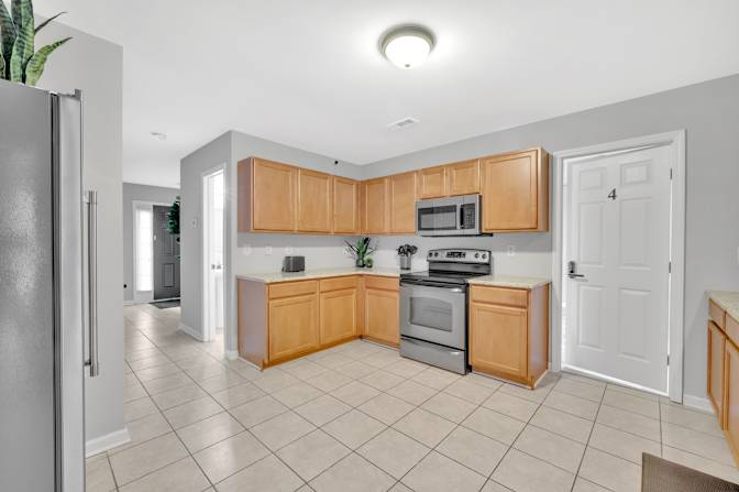 lifedoorrentals's room
