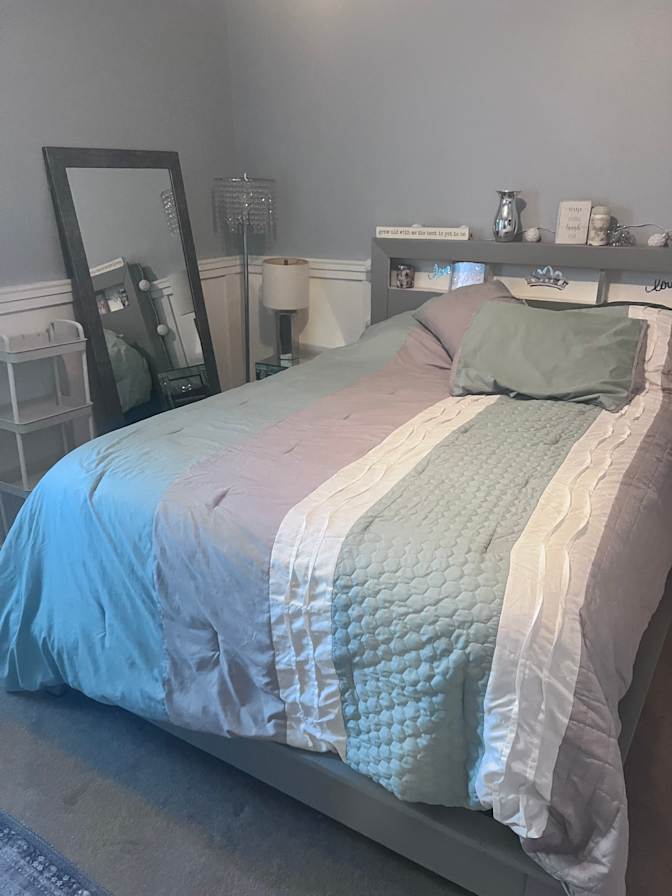 Lynne's room