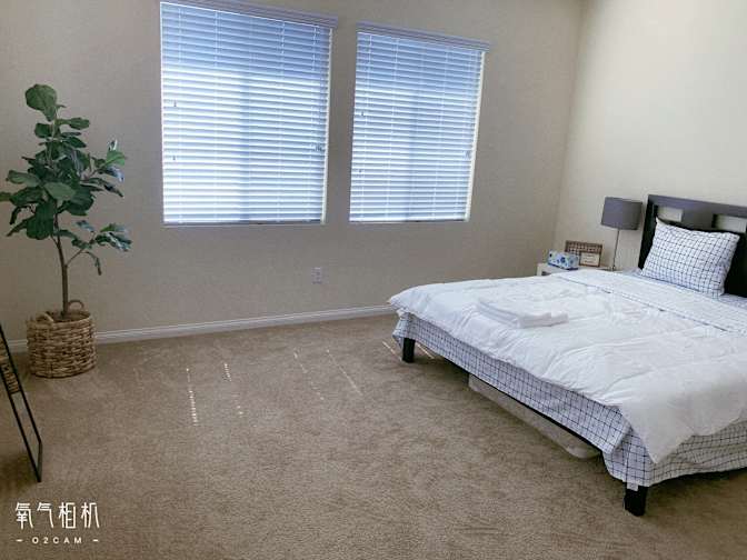 Feng's room